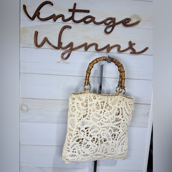 Caterina Bertini Elegant Cream Macramè Handbag with Bamboo Handles - Picture 1 of 10